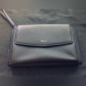 RELIC - Black Pebbled Faux Leather , Zippered Wristlet/Wallet NWOT